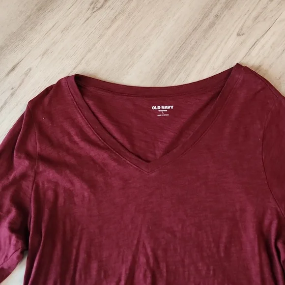 Old Navy Women's V-neck Long Sleeve T Shirt - Picture 3 of 5